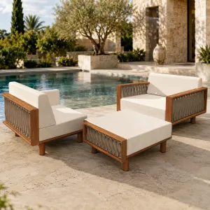 Ottomane d'extérieur en teck blanc de luxe avec coussin et accoudoirs en corde tressée pour salon au bord de la piscine d'hôtel Vue lifestyle par Luxury Group International