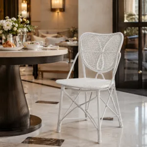 Luxus Weißer Geflochtener Esszimmerstuhl mit Dekorativem Gitterrücken - Luxus Esszimmerstuhl Lifestyle-Ansicht von Luxury Group International