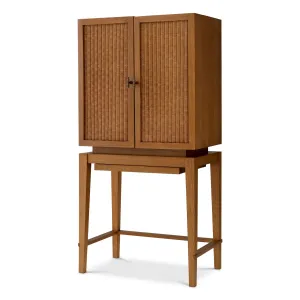 Luxus Holz-Bar-Schrank mit Geflochtenen Rattantüren & Hohem Stand-Design – Luxus Hotelmöbel Vorderansicht von Luxury Group International