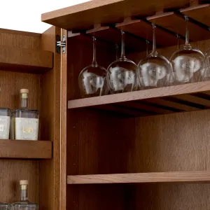 Luxus Holz-Bar-Schrank mit Geflochtenen Rattantüren & Hohem Stand-Design – Luxus Hotelmöbel Innenansicht von Luxury Group International
