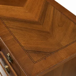 Luxuriöse Holzkommode mit Mehrfach-Schubladenschrank Detailansicht von Luxury Group International