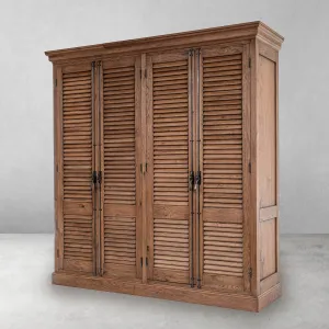 Luxus Holz-Kleiderschrank mit vier Lamellentüren und multifunktionalem Innenraum – Luxus Regal-Schrank Vorderansicht von Luxury Group International
