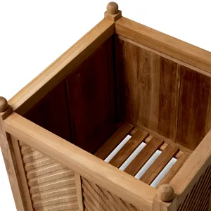 Macetero de Madera de Lujo para Jardín con Paneles de Listones Diagonales y Postes con Remates Vista superior por Luxury Group International