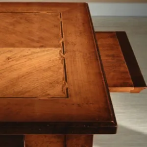 Escritorio de Madera de Lujo con Tapa de Taracea y Almacenamiento de Doble Cajón en Acabado Nogal Vista detalle por Luxury Group International