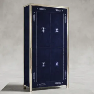 Midnight Blue Luxus Kleiderschrank mit silbernen Sternstrahl-Gravurtüren Vorderansicht von Luxury Group International