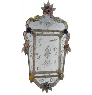 Miroir Mural de Luxe Vénitien Antique Floral Multicolore avec Cadre Baroque Gravé Vue de face par Luxury Group International
