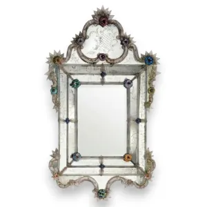 Miroir Mural de Luxe Vénitien Antique Floral Multicolore avec Couronne en Verre Baroque Ornée Vue de face par Luxury Group International