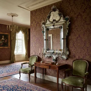 Miroir Mural de Luxe Vénitien Antique Floral Multicolore avec Couronne en Verre Baroque Ornée Vue lifestyle par Luxury Group International
