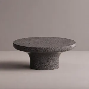 Mesa de Centro Redonda con Base Pedestal Escultural de Terrazo - Muebles de Exterior de Lujo por Luxury Group International