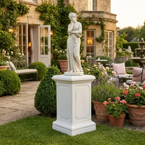 Hoher Klassischer Luxus-Sockel mit geformten Paneelen und gestuftem Sockel – Gartendekoration Lifestyle-Ansicht von Luxury Group International
