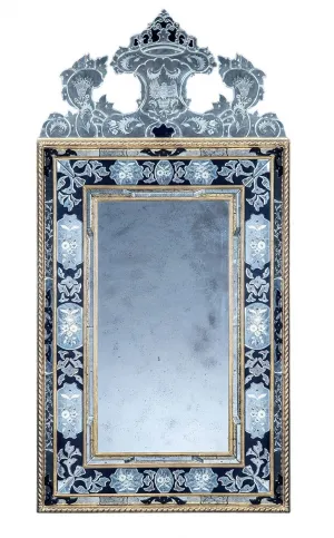 Grand Miroir Mural de Style Vénitien Luxe avec Couronne en Cristal Argentée Ornée & Cadre Baroque Doré Vue de face par Luxury Group International