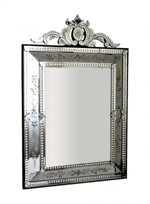 Miroir Mural de Luxe Style Vénitien avec Cadre Argenté à Perles et Cime Baroque Ornée Vue de face par Luxury Group International