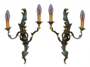 Barockes Luxus-Kerzenhalter-Set aus Bronze mit Grünspan-Finish und zwei Kerzenarmen Vorderansicht von Luxury Group International