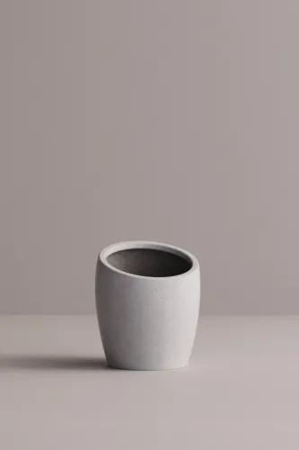 Moderne dekorative Pflanzgefäße für Innen- und Außenbereiche von Luxury Group International