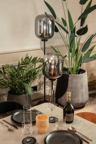 Eterna Crest Floor Lamp – A Symbol of Modern Refinement | Floor Lamps Collections