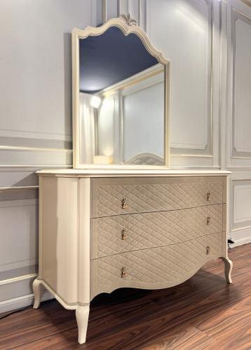 Royal Ivory Lacquered Chest of Drawers – Quilted Nubuck Detailing