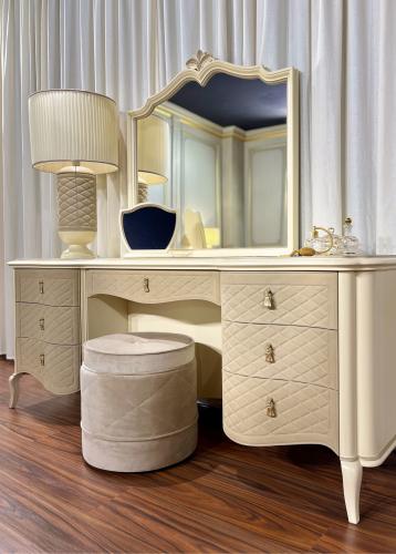 Majestic Ivory Lacquered Dressing Table – Quilted Nubuck Elegance