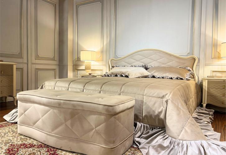 Royal Velvet Rectangular Bench – Refined European Luxury