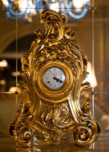 Royal Empire Table Clock – Hand-Carved Luxury Clock with Gold Leaf Finish