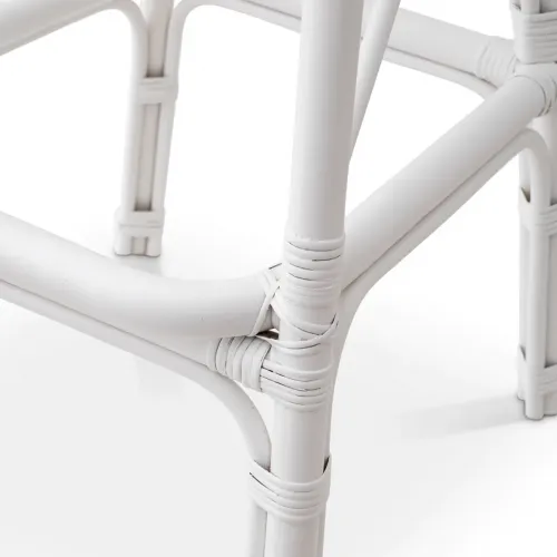 Moderner Designer-Barhocker - Natürliche Rattan-Eleganz von Luxury Group International