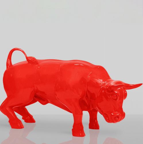 Luxury Red Bull Sculpture – 45 × 81 × 32 cm Décor