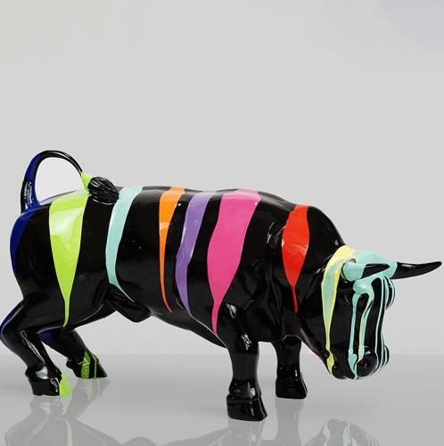 Luxury Black Bull Sculpture – Trash Edition (45 × 81 × 32 cm)