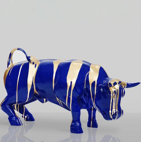 Luxury Blue Bull Sculpture – Gold Trash Edition (45 × 81 × 32 cm)