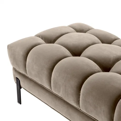 Banco Acolchado Sofisticado – Terciopelo Greige con Base Moderna por Luxury Group International