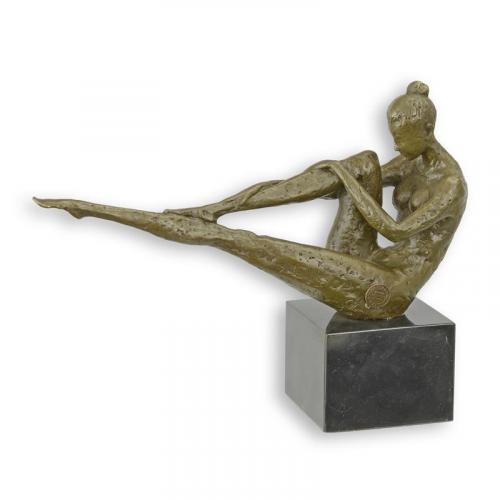 Luxury Bronze Classical Figurative Reclining Female Sculpture – Artistic by Luxury Group International