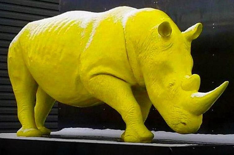 Luxuriöse lebensgroße Nashorn-Skulptur aus Fiberglas – 160 cm