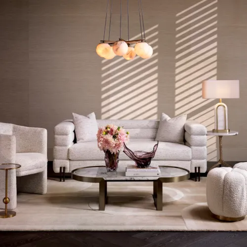 Canapé moderne de luxe coquillage blanc cassé avec pieds en bronze par Luxury Group International