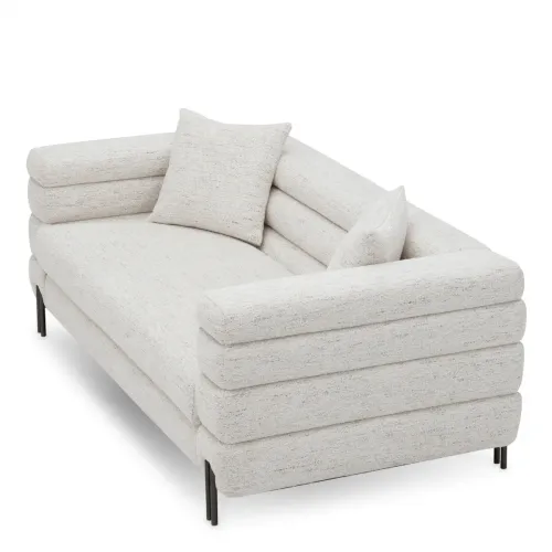 Canapé moderne de luxe coquillage blanc cassé avec pieds en bronze par Luxury Group International