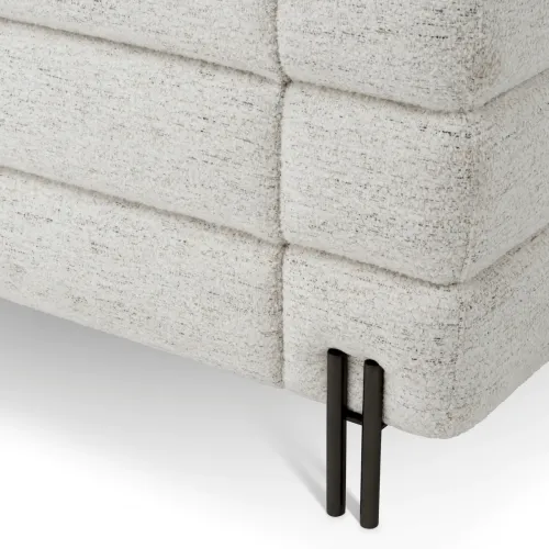 Canapé moderne de luxe coquillage blanc cassé avec pieds en bronze par Luxury Group International