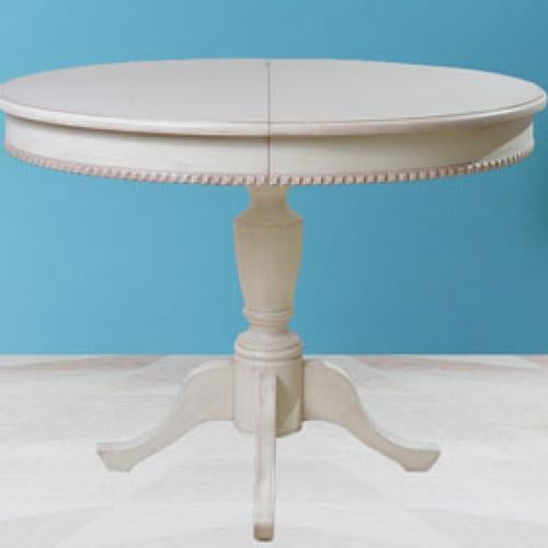 Luxury Wooden Finish Pedestal Round Dining Table