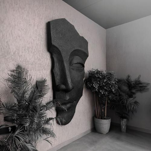 Luxury Black Wall-Mounted Face Sculpture in Fiberglass