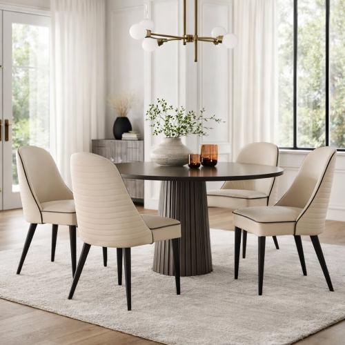 Lujosa Silla de Comedor Tapizada Beige con Respaldo Acanalado y Patas de Madera Oscura por Luxury Group International