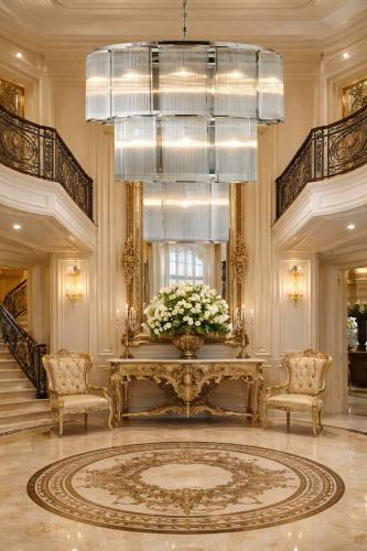 Luxury Modern Crystal Drum Shaped Ribbed Glass 3 -Tier Chandelier with Silver/Golden Frame by Luxury Group International