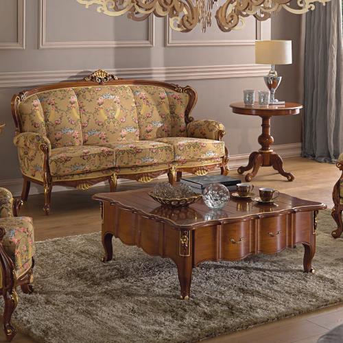Tavolino da Caffè in Legno di Lusso Barocco con Accenti Dorati e Piano Smerlato - Mobili Barocchi Vista lifestyle di Luxury Group International
