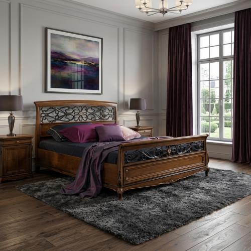 Barockes Luxus-Holzbett mit dekorativem schwarzem Schnörkel-Kopf- und Fußteil – Barockmöbel Lifestyle-Ansicht von Luxury Group International