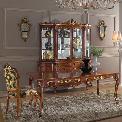 Tavolo da Pranzo Estensibile di Lusso in Legno Barocco con Accenti Dorati - Mobili Barocchi Vista lifestyle di Luxury Group International