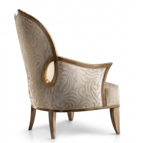 Poltrona Imbottita di Lusso in Tessuto Damascato Beige con Braccioli ad Anello Aperto e Struttura in Legno Champagne Oro Vista laterale di Luxury Group International