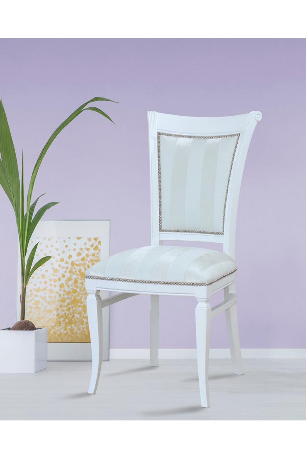 Gepolsterter Luxus-Esszimmerstuhl aus Holz mit geschwungener, gemusterter Rückenlehne