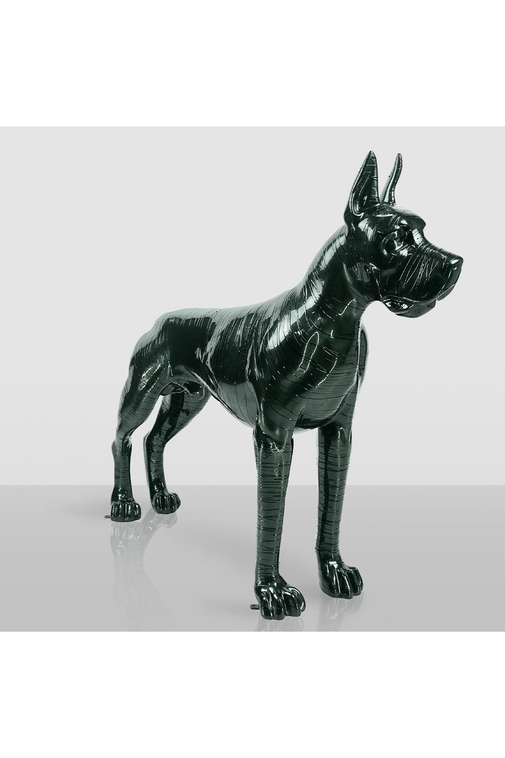 Luxuriöse Doggen-Skulptur mit Lackierung in Hochglanzoptik von Luxury Group International