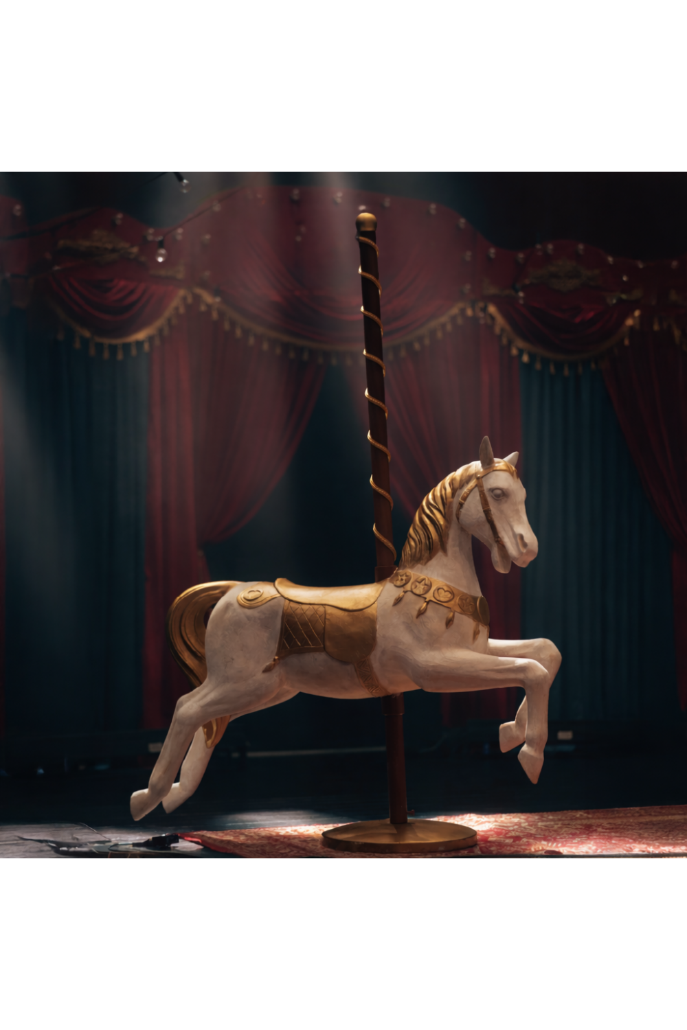 Luxury Fiberglass Carousel Horse Sculpture with Red Pole