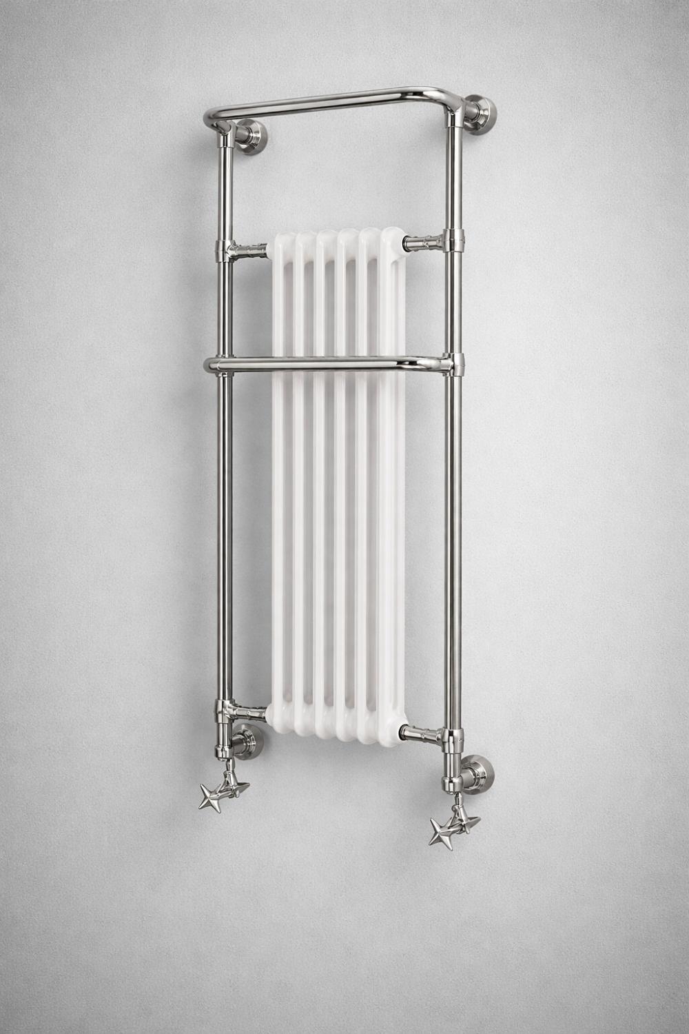 Luxuriöser verchromter wandhängender beheizter Handtuchhalter für das Badezimmer - 136 CM von Luxury Group International