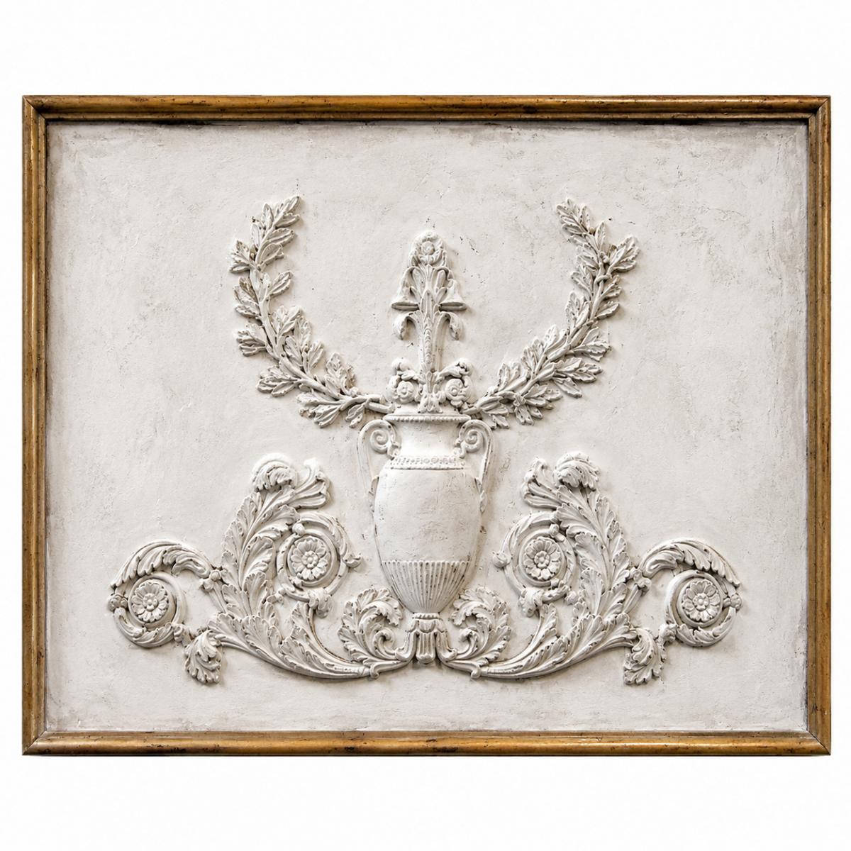 Luxus Elfenbein-Wandkunst mit klassischer Urne & Lorbeerrelief im antikgoldenen Rahmen von Luxury Group International