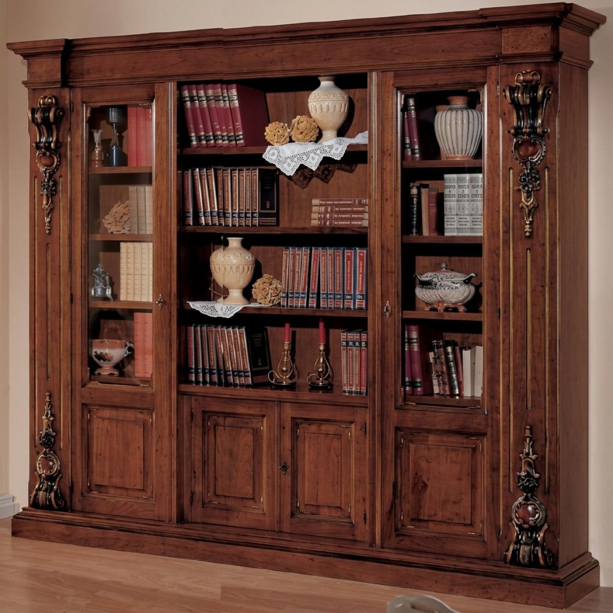 Buffet Étagère en Bois de Luxe Baroque avec Baie Centrale Ouverte et Portes Latérales en Verre - Meuble de Salon Vue de face par Luxury Group International