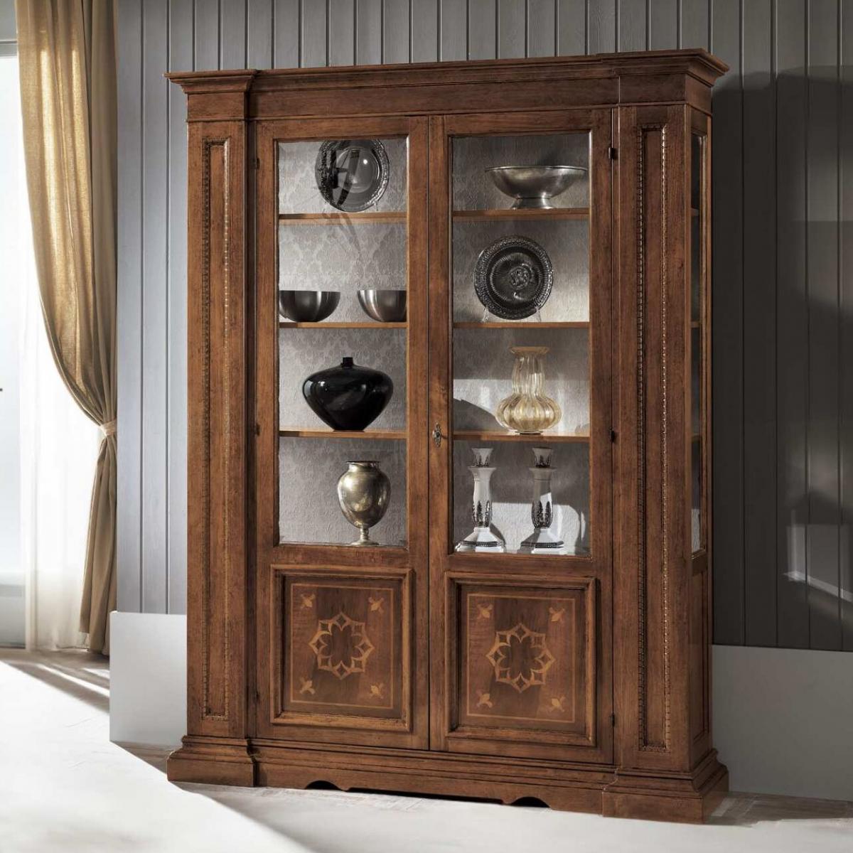 Barockes Holz-Luxus-Vitrinenschrank mit Doppeltür und Sternmotiv Intarsien-Panel am Sockel – Barockmöbel Vorderansicht von Luxury Group International