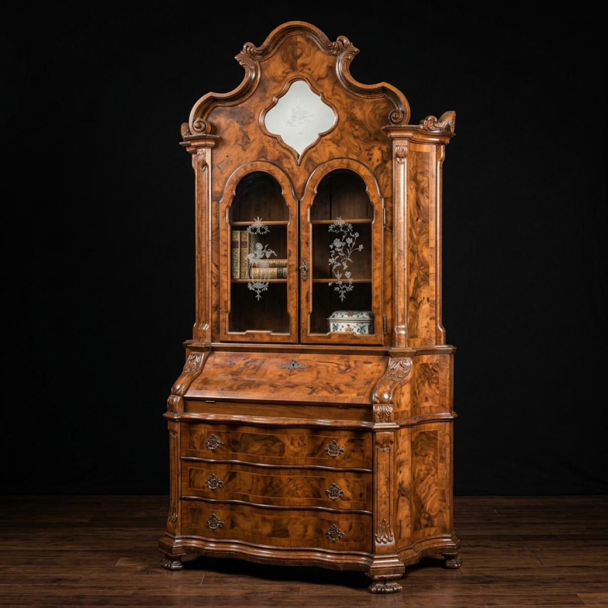 Vitrine de Luxe Baroque en Bois avec Portes en Verre, Bureau Secrétaire Abattant et Rangement Multi-Tiroirs Vue de face par Luxury Group International