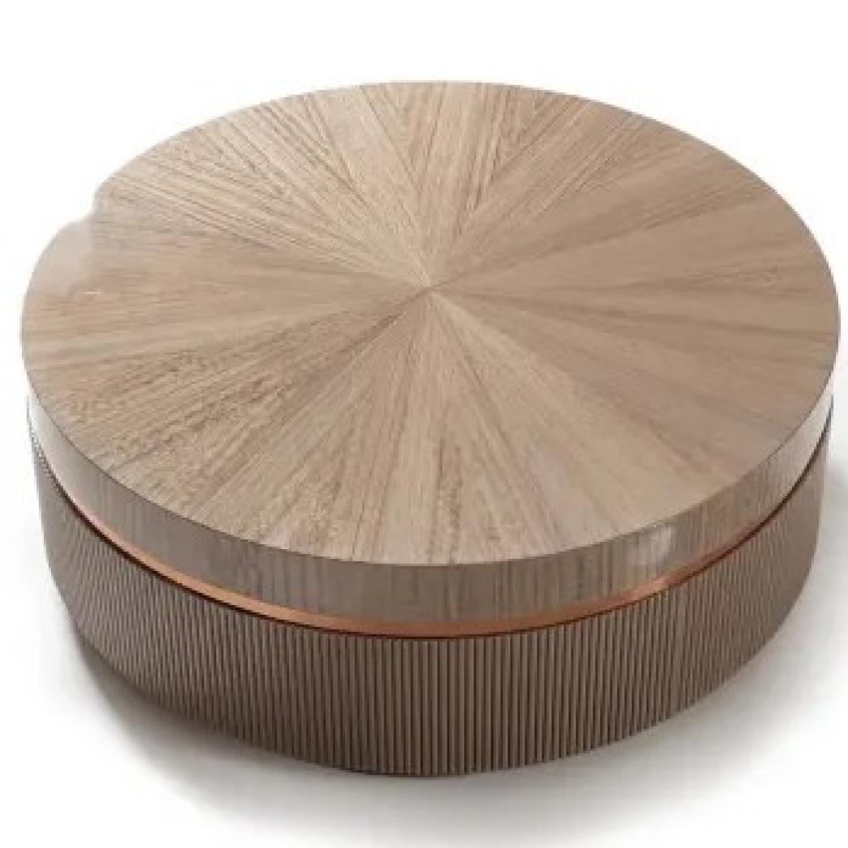 Table basse ronde beige en chêne naturel avec finition or antique, design moderne et luxueux par Luxury Group International